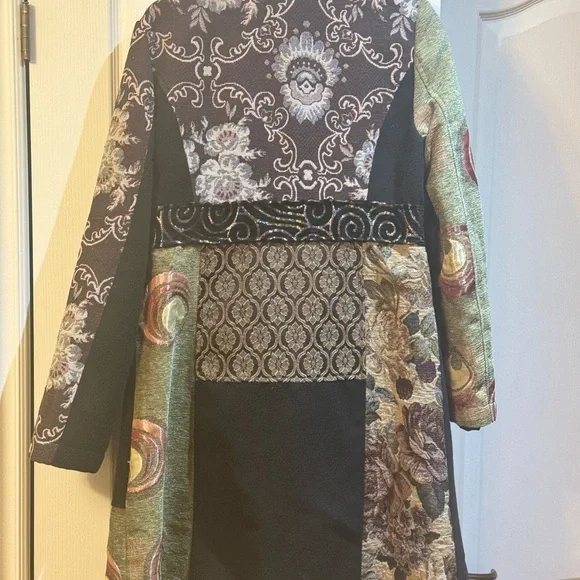 Women's Multicolor Patterned Coat - Picture 3 of 6